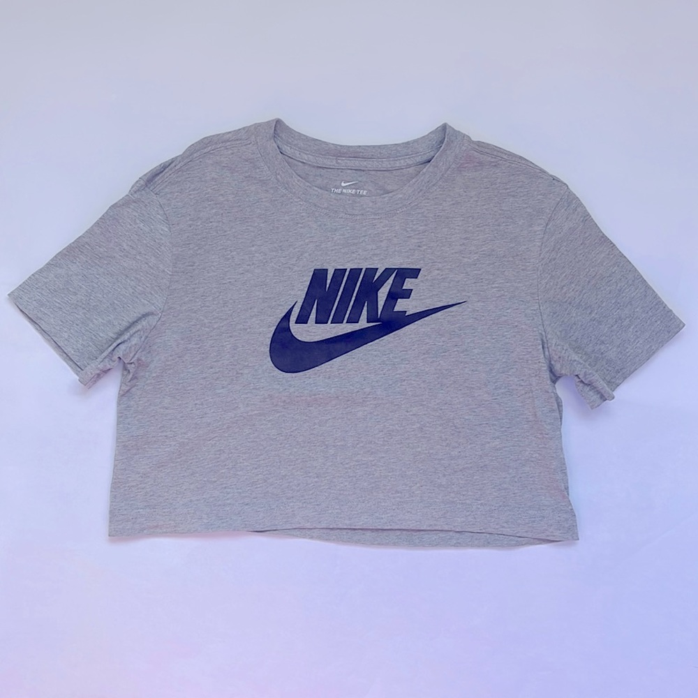 NIKE WOMEN’S CROP GREY TEE